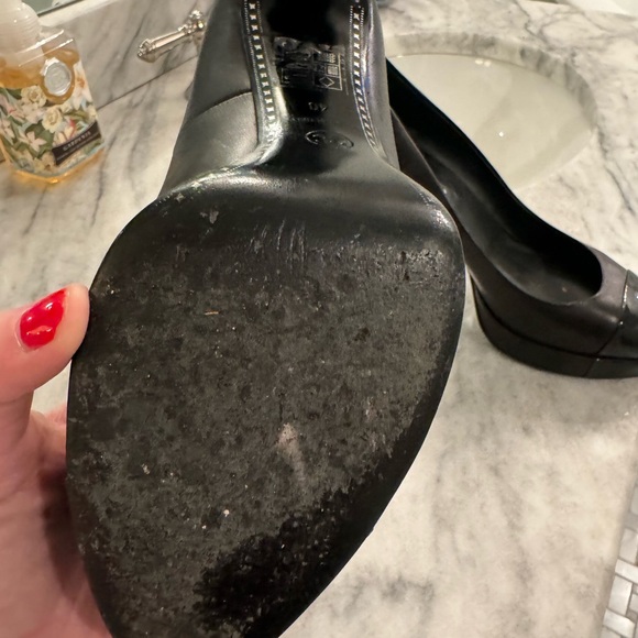 Interlock CC Logo Leather Pumps.Box &Dust Bag. Scuff on the back of 1. See pic 6 - Picture 12 of 14